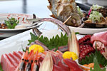刺身、焼き魚、海の幸がいっぱい！